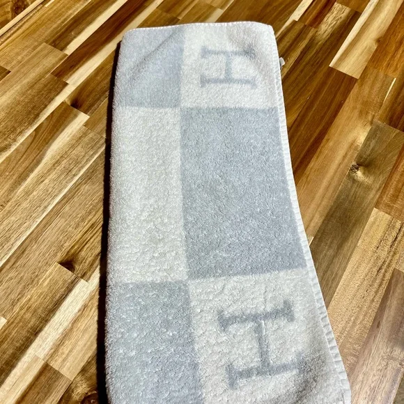 Hermes Avalon Hand towel 100% Authentic - Picture 6 of 7